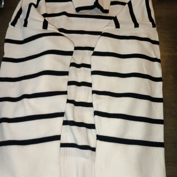 Sweatshirt - Picture 3 of 3